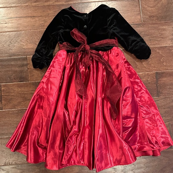 Girl’s fancy holiday dresss - Picture 5 of 7